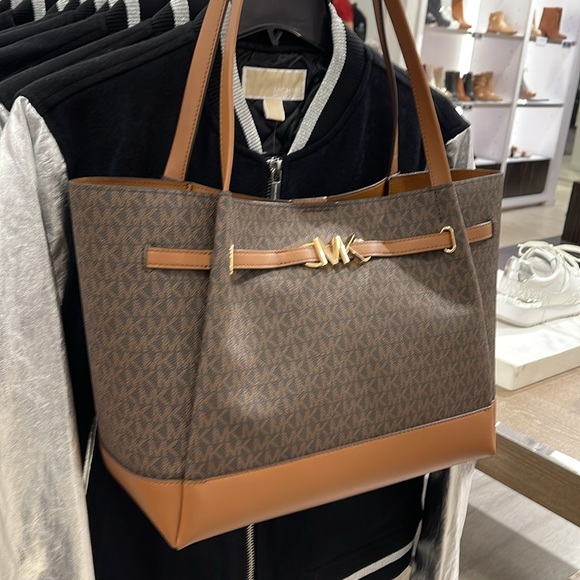 MICHAEL KORS
Reed Large Logo Belted Shoulder Tote Bag
Brown 
NWT - Picture 15 of 16